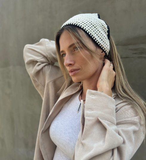 Фото Мюли, косынки кроше и плетёные балетки: обзор самых модных трендов в одежде летом-2025 2 - Сиб.ФМ Фото Мюли, косынки кроше и плетёные балетки: обзор самых модных трендов в одежде летом-2025 2